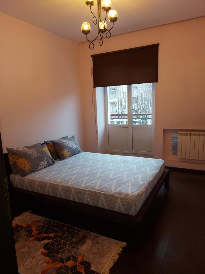 Central Point Apartment Lviv Extérieur photo